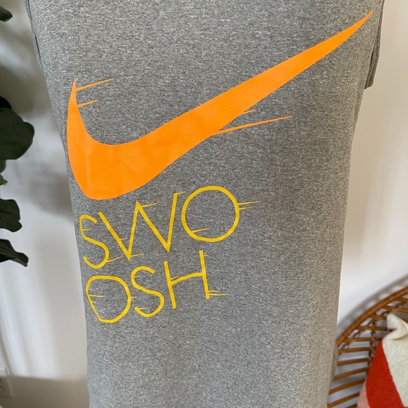 Nike Large Swoosh Dri-Fit tank top - Picture 3 of 8